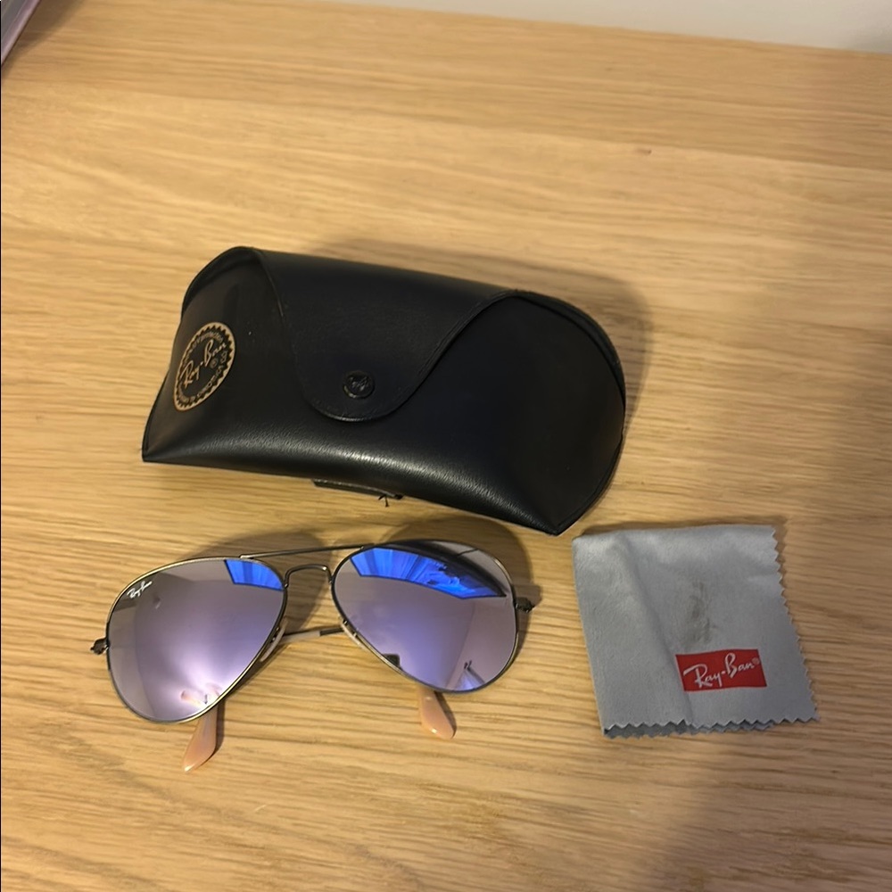 Ray-Ban Silver Aviator Sunglasses Classic Accessory